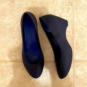 Women’s croc heels size 7